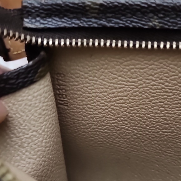 Authentic Louis Vuitton monogram toiletry pouch zipper ( read condition ) - Picture 8 of 13